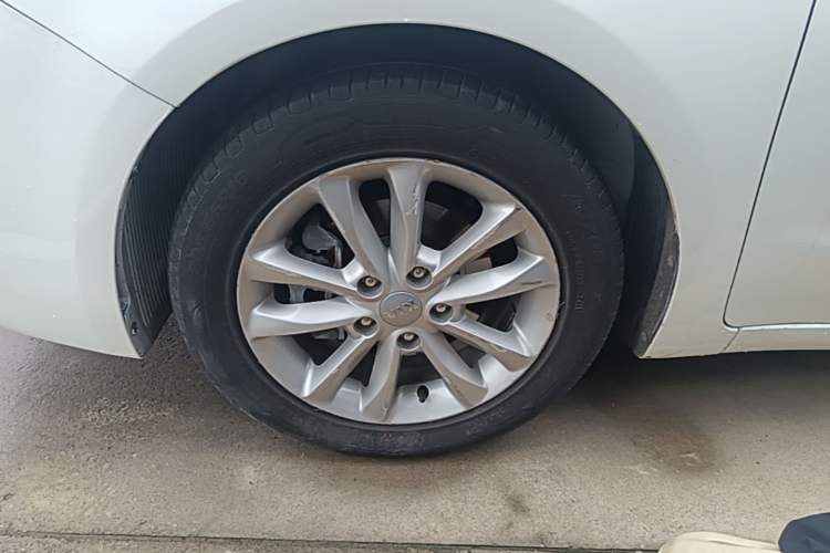 Used Kia K3 2016 1.6L Automatic GL Left Front Wheel Hub