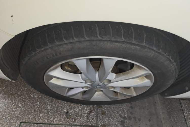 Used Kia K3 2016 1.6L Automatic with Sunroof Left Front Wheel Hub