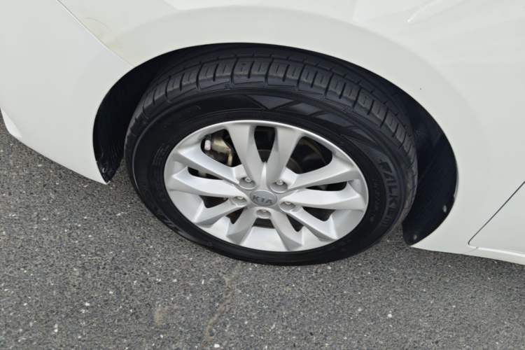 Used Kia K3 2016 1.6L Automatic GLS Left Front Wheel Hub