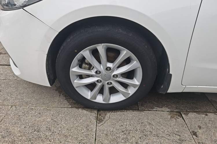 Used Kia K3 2016 1.6L Automatic GLS Left Front Wheel Hub
