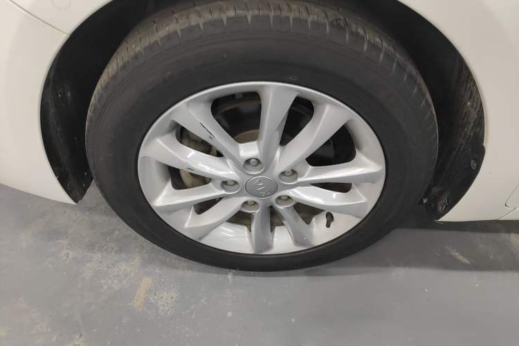 Used Kia K3 2016 1.6L Automatic GLS Left Front Wheel Hub