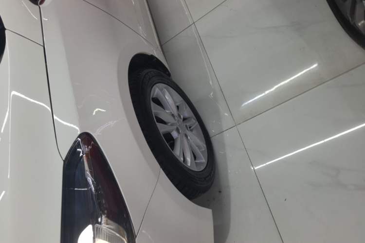 Used Kia K3 2016 1.6L Automatic GLS Left Front Wheel Hub
