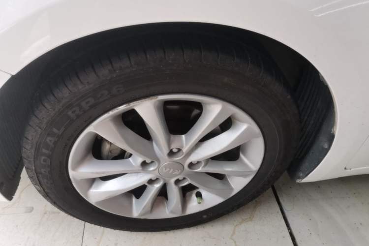 Used Kia K3 2016 1.6L Automatic GLS Left Front Wheel Hub