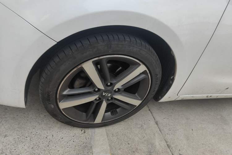 Used Kia K3 2016 1.6L Automatic GLS Left Front Wheel Hub