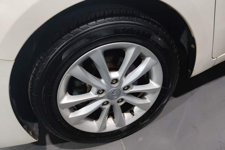 Used Kia K3 2016 1.6L Automatic GL Left Front Wheel Hub