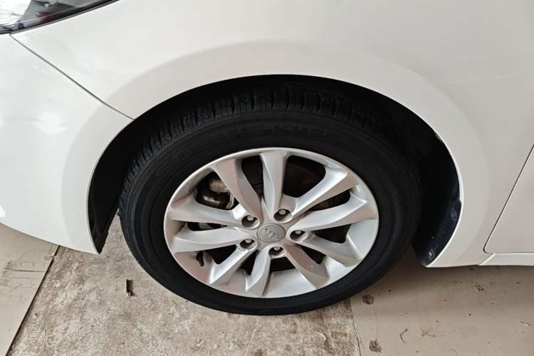 Used Kia K3 2016 1.6L Manual GLS Left Front Wheel Hub