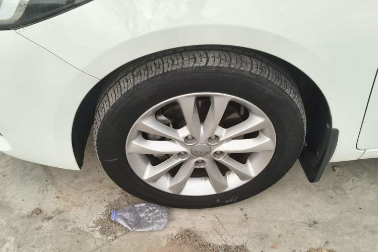 Used Kia K3 2016 1.6L Automatic GL Left Front Wheel Hub