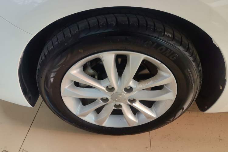 Used Kia K3 2016 1.6L Automatic DLX Left Front Wheel Hub