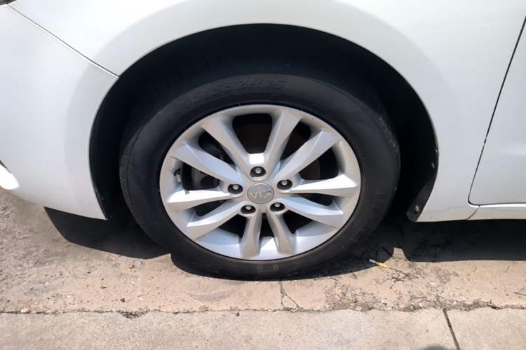 Used Kia K3 2016 1.6L Manual GLS Left Front Wheel Hub