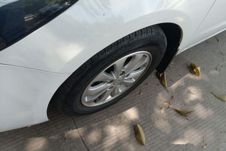 Used Kia K3 2016 1.6L Automatic with Sunroof Left Front Wheel Hub