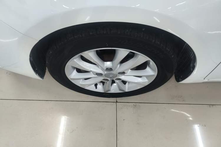 Used Kia K3 2016 1.6L Automatic GLS Left Front Wheel Hub