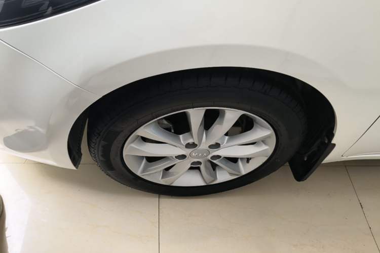 Used Kia K3 2016 1.6L Automatic GLS Left Front Wheel Hub