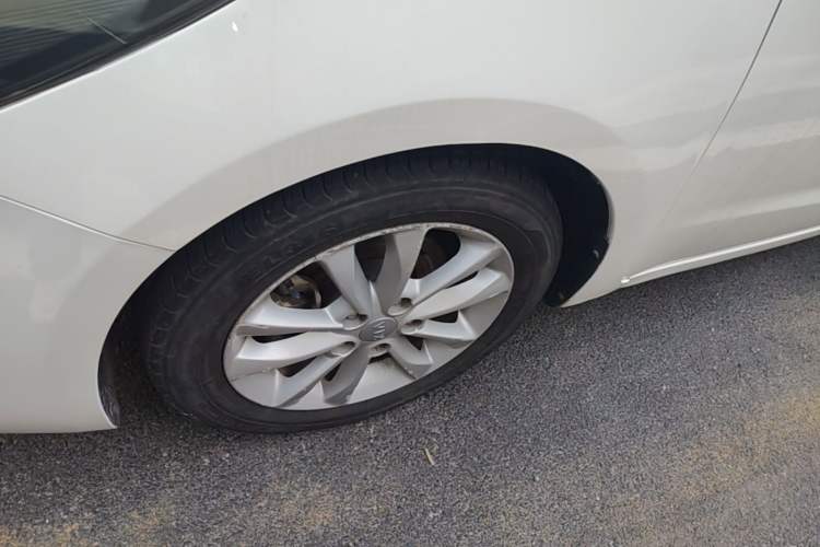 Used Kia K3 2016 1.6L Automatic GLS Left Front Wheel Hub
