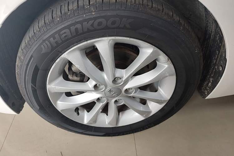 Used Kia K3 2016 1.6L Automatic GLS Left Front Wheel Hub