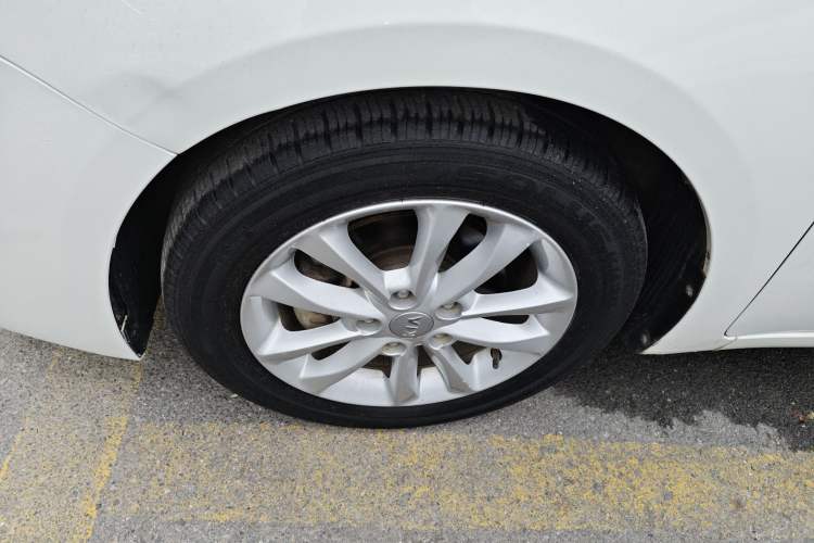 Used Kia K3 2016 1.6L Automatic GLS Left Front Wheel Hub
