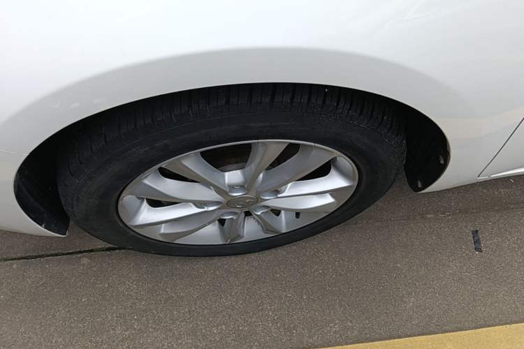 Used Kia K3 2016 1.6L Automatic GL Left Front Wheel Hub