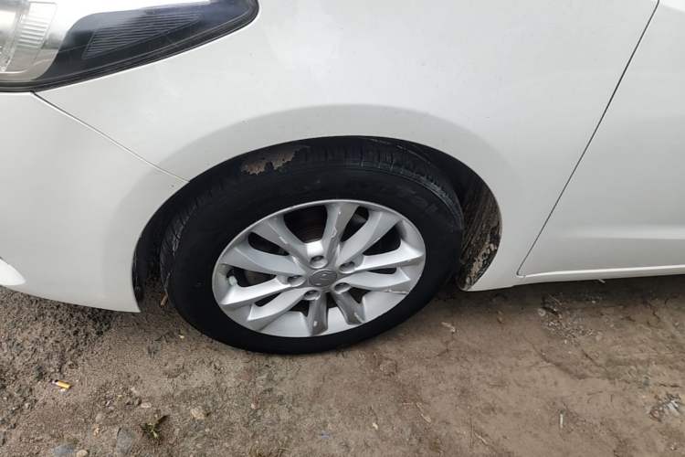 Used Kia K3 2016 1.6L Automatic GLS Left Front Wheel Hub