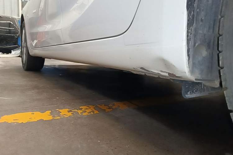 Used Kia K3 2016 1.6L Automatic with Sunroof Left Side Sill