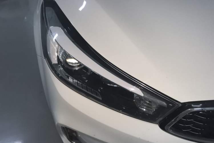 Used Kia K3 2016 1.6L Manual GL Right Front Headlight