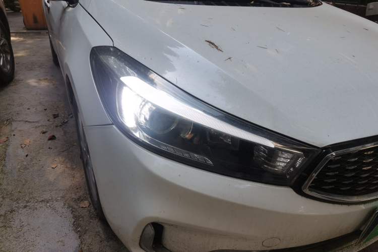 Used Kia K3 2016 1.6L Automatic GLS Right Front Headlight