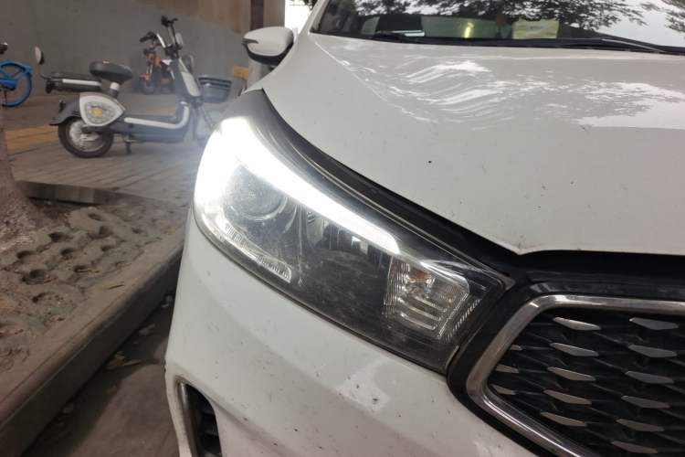 Used Kia K3 2016 1.6L Automatic GLS Right Front Headlight