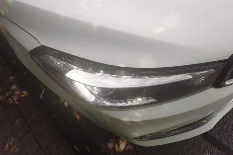 Used Kia K3 2016 1.6L Automatic GLS Right Front Headlight