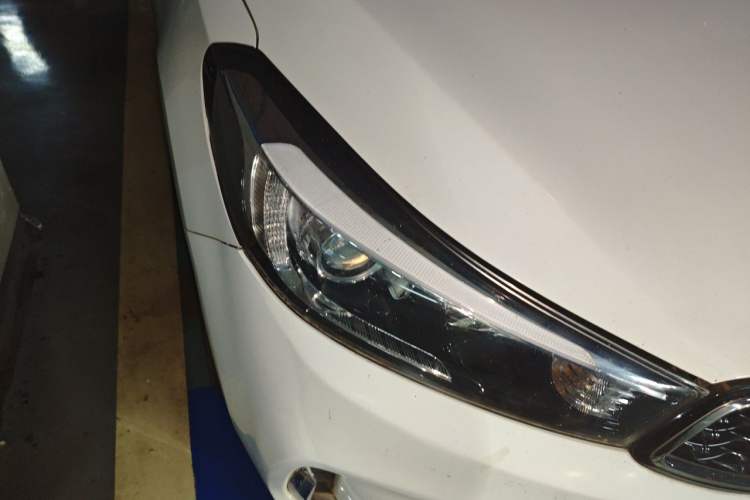 Used Kia K3 2016 1.6L Manual GLS Right Front Headlight