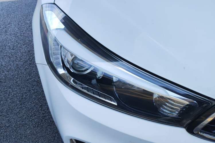 Used Kia K3 2016 1.6L Manual GLS Right Front Headlight