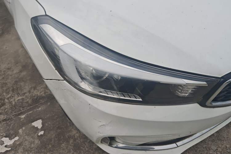 Used Kia K3 2016 1.6L Manual GL Right Front Headlight