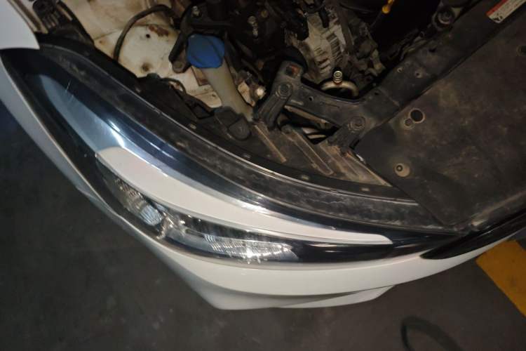 Used Kia K3 2016 1.6L Manual GLS Right Front Headlight