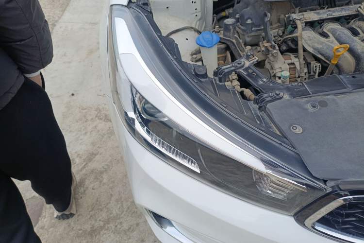 Used Kia K3 2016 1.6L Automatic with Sunroof Right Front Headlight