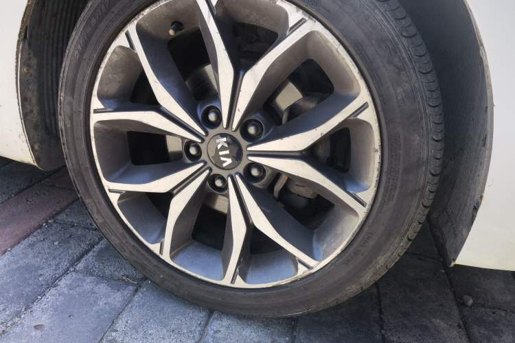 Used Kia K3 2016 1.4T Automatic GLS Right Front Wheel Hub