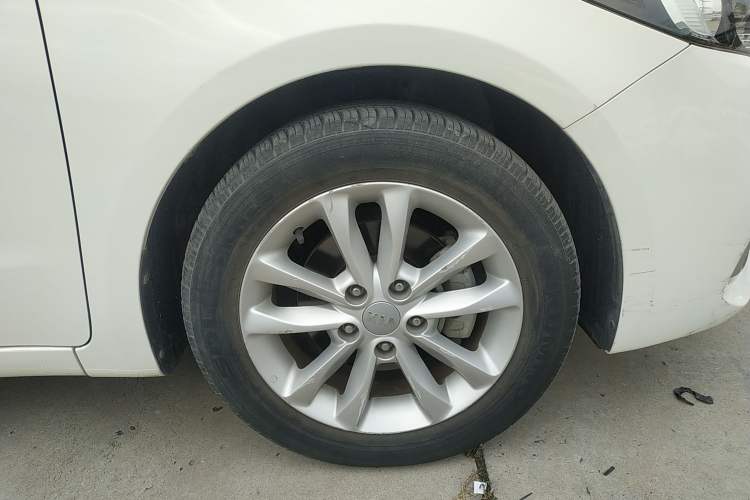 Used Kia K3 2016 1.6L Automatic GLS Right Front Wheel Hub