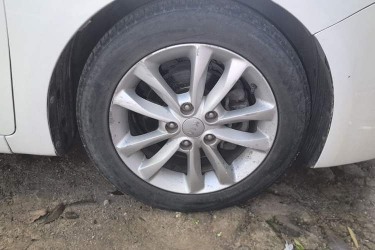 Used Kia K3 2016 1.6L Automatic GL Right Front Wheel Hub