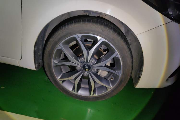 Used Kia K3 2016 1.4T Automatic GLS Right Front Wheel Hub