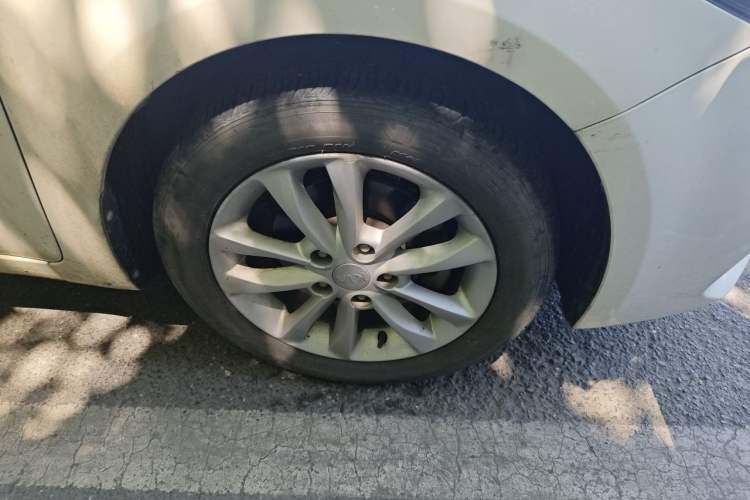 Used Kia K3 2016 1.6L Automatic GL Right Front Wheel Hub