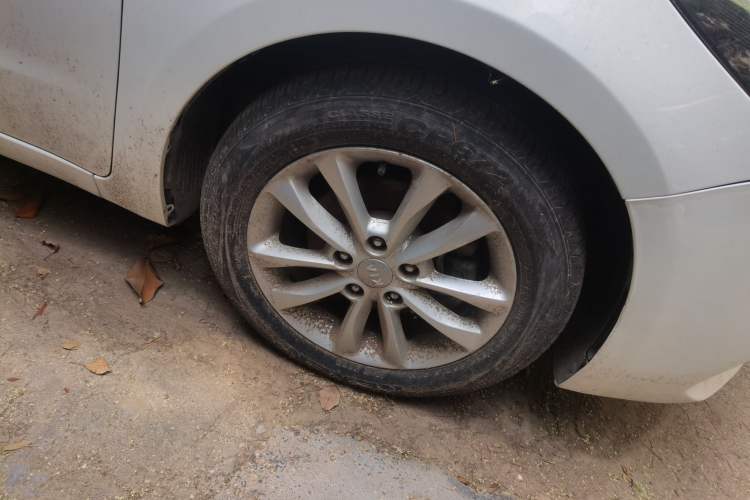 Used Kia K3 2016 1.6L Automatic GLS Right Front Wheel Hub