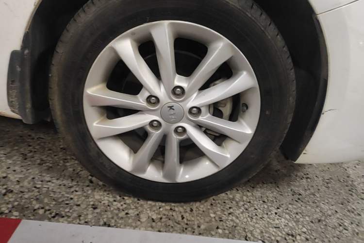 Used Kia K3 2016 1.6L Automatic GL Right Front Wheel Hub