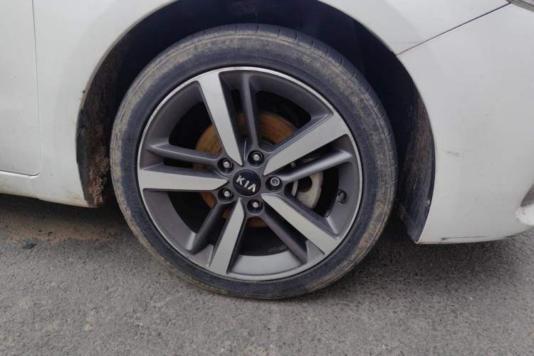 Used Kia K3 2016 1.6L Automatic GLS Right Front Wheel Hub