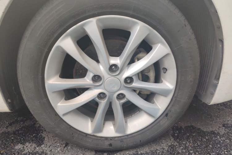 Used Kia K3 2016 1.6L Automatic GLS Right Front Wheel Hub