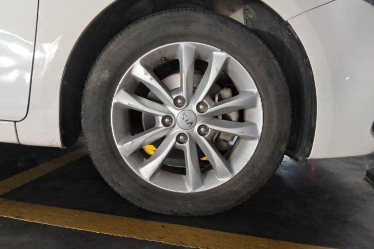 Used Kia K3 2016 1.6L Automatic GL Right Front Wheel Hub