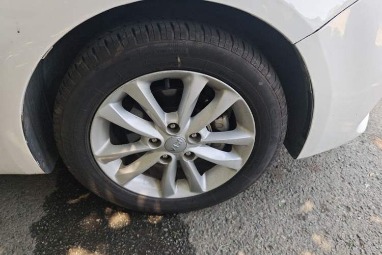 Used Kia K3 2016 1.6L Automatic GLS Right Front Wheel Hub
