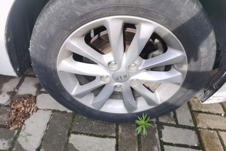 Used Kia K3 2016 1.6L Automatic GL Right Front Wheel Hub