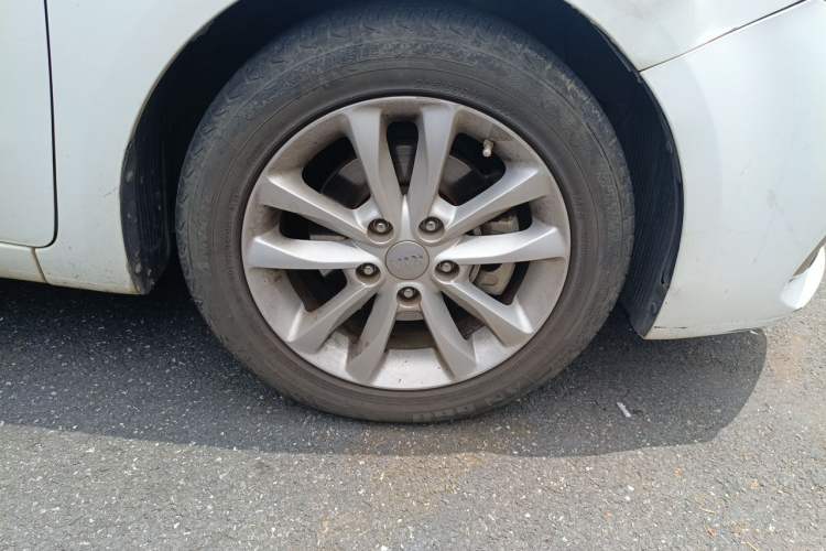 Used Kia K3 2016 1.6L Automatic GLS Right Front Wheel Hub