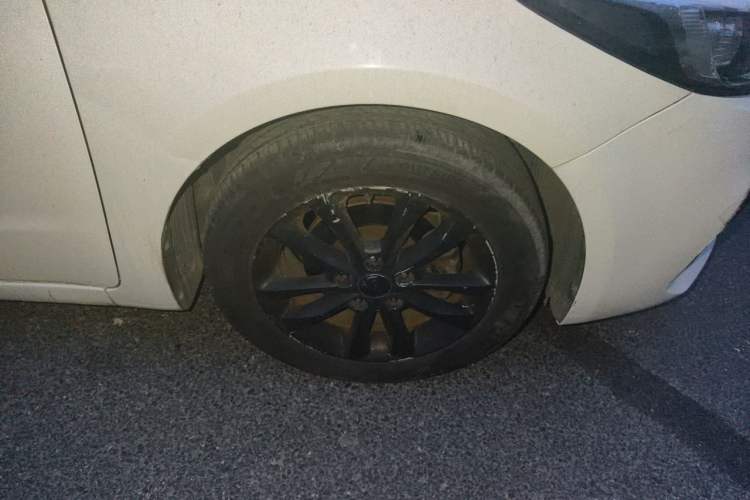 Used Kia K3 2016 1.6L Manual GLS Right Front Wheel Hub