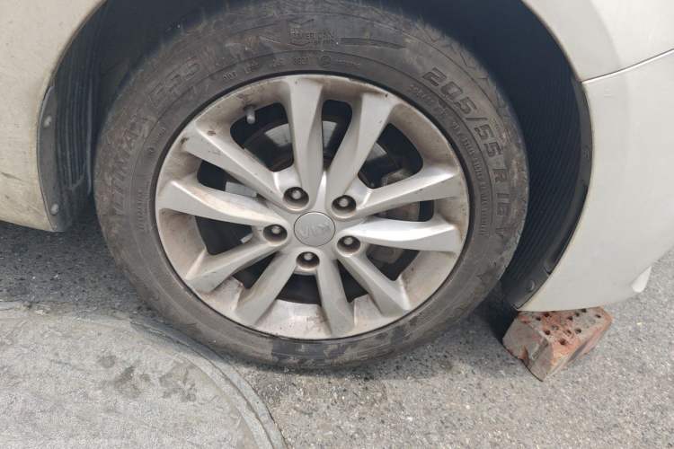 Used Kia K3 2016 1.6L Automatic GLS Right Front Wheel Hub