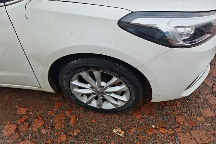 Used Kia K3 2016 1.6L Automatic GLS Right Front Wheel Hub
