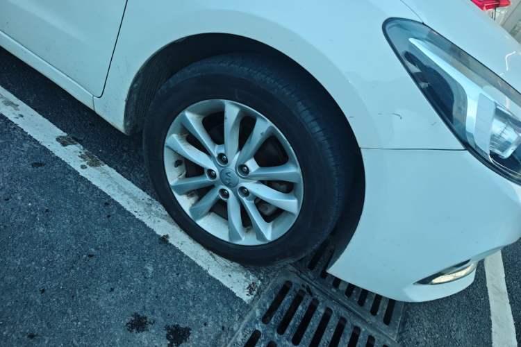 Used Kia K3 2016 1.6L Automatic GL Right Front Wheel Hub