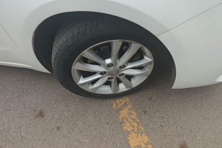 Used Kia K3 2016 1.6L Automatic GL Right Front Wheel Hub
