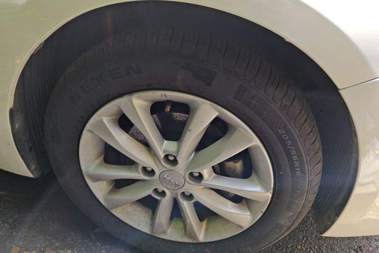 Used Kia K3 2016 1.6L Automatic GL Right Front Wheel Hub